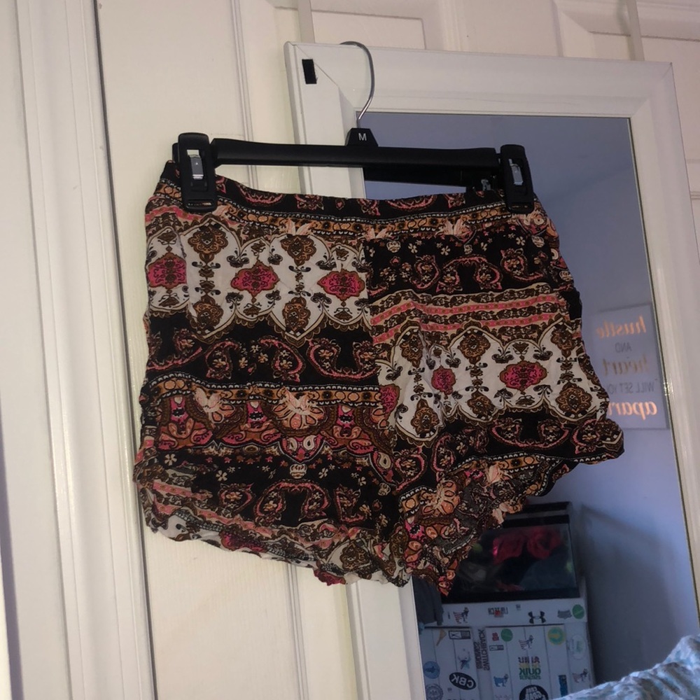Patterned flowy shorts